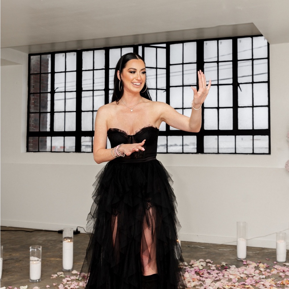 Elegant Black Strapless Tulle Dress